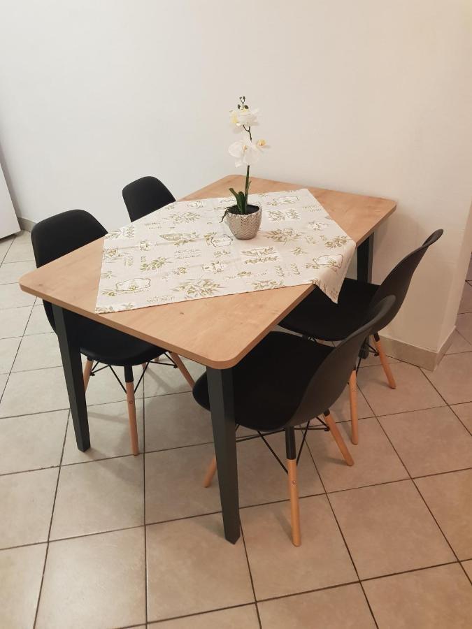 Apartmani Katica Novalja Ngoại thất bức ảnh